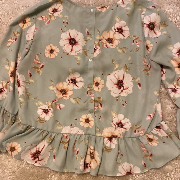 Forever 21 Floral Crop Top - Picture 3 of 3